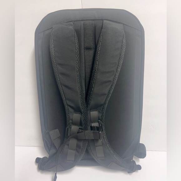 Black Ember Citadel 20 Backpack Business Bag - Picture 2 of 3